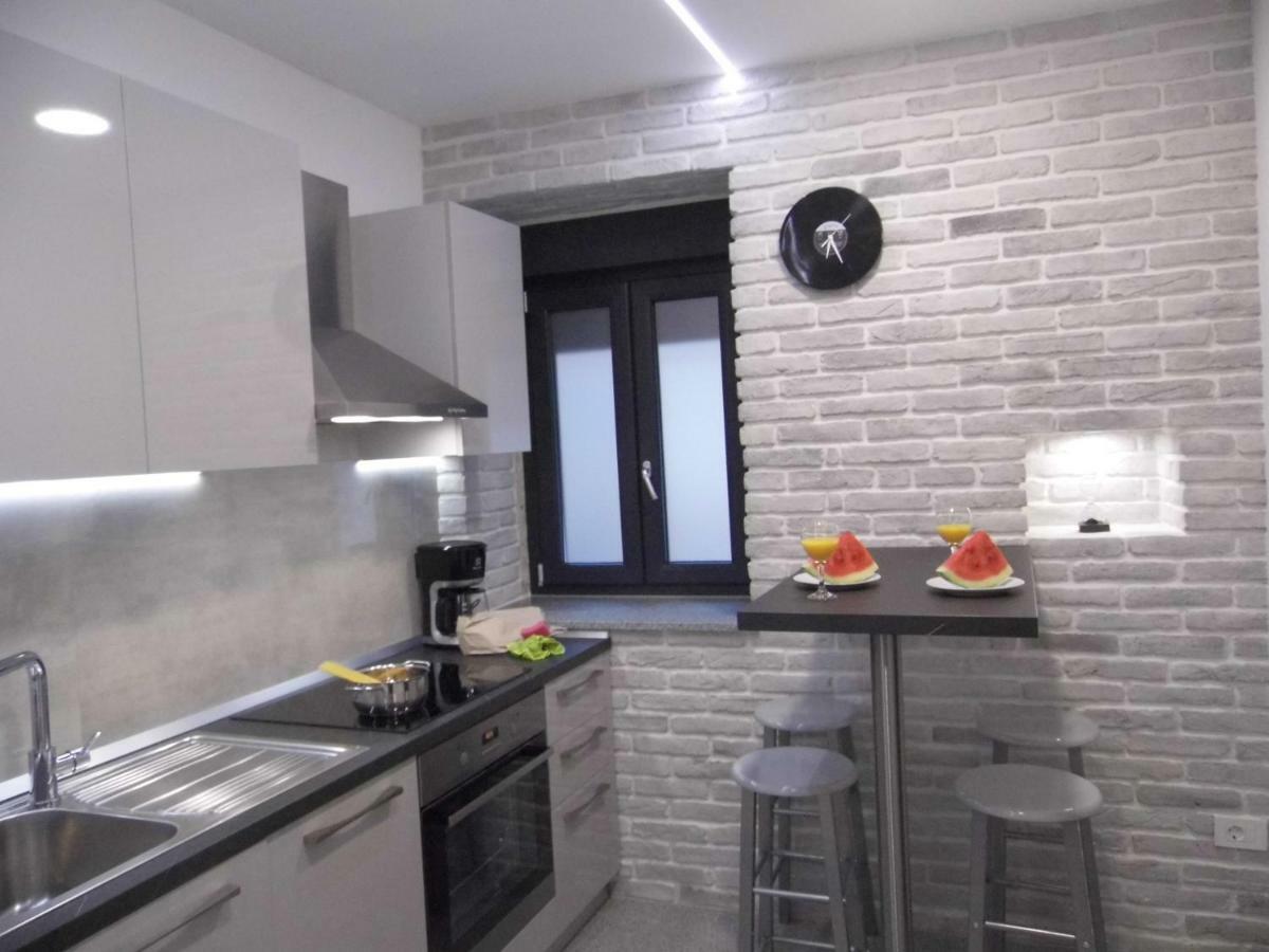 Batcave Apartment Pula Exterior photo